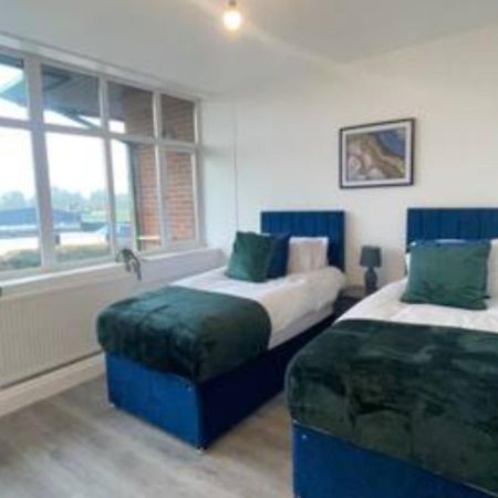 2 Bedroom Apartment - Flitwick - Contractor Friendly - Tourist Ready - Full Kitchen - Wifi - Smart Tv - Sofa Bed - Free Parking - Ideal For Short Or Long Stays Экстерьер фото