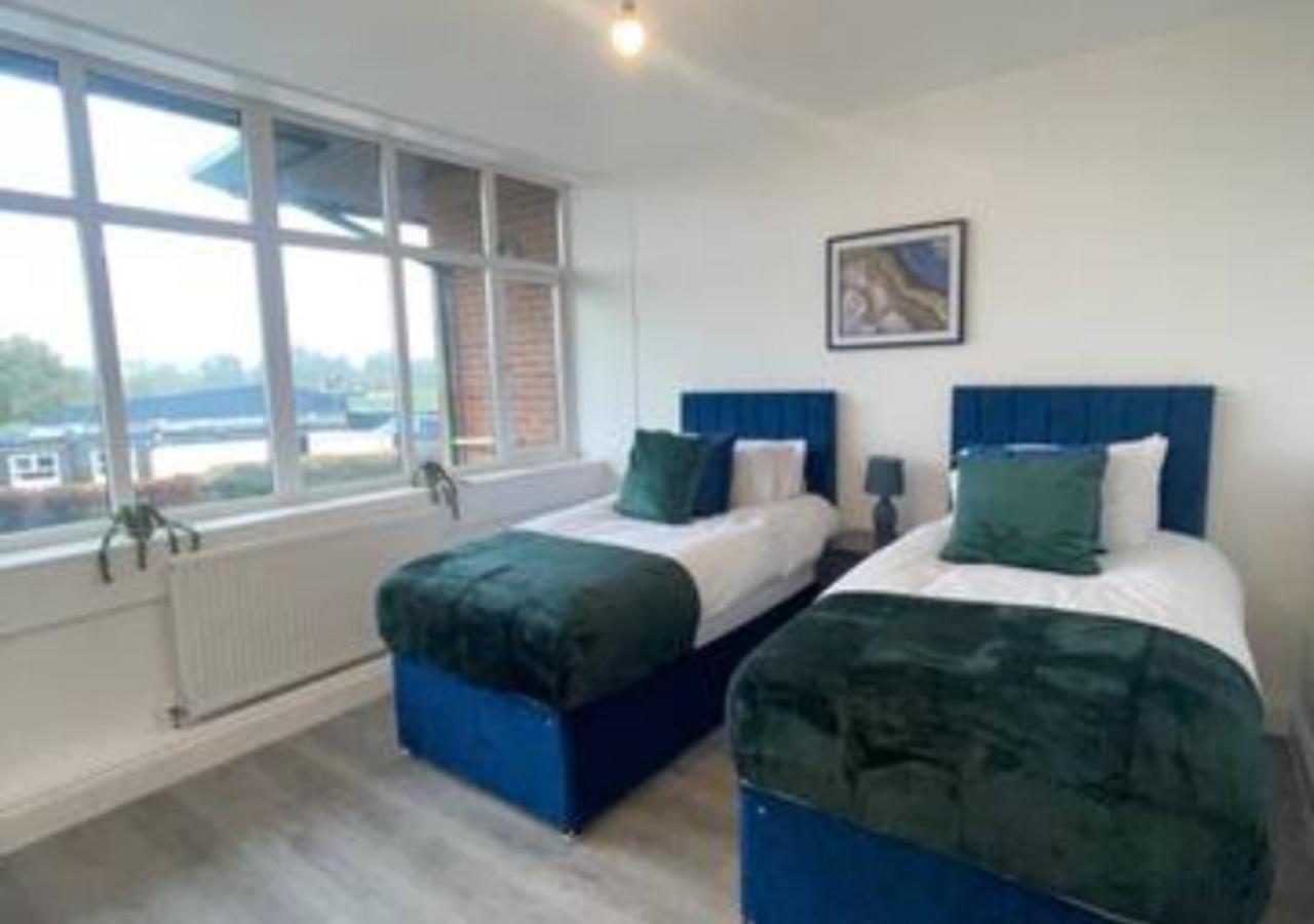 2 Bedroom Apartment - Flitwick - Contractor Friendly - Tourist Ready - Full Kitchen - Wifi - Smart Tv - Sofa Bed - Free Parking - Ideal For Short Or Long Stays Экстерьер фото