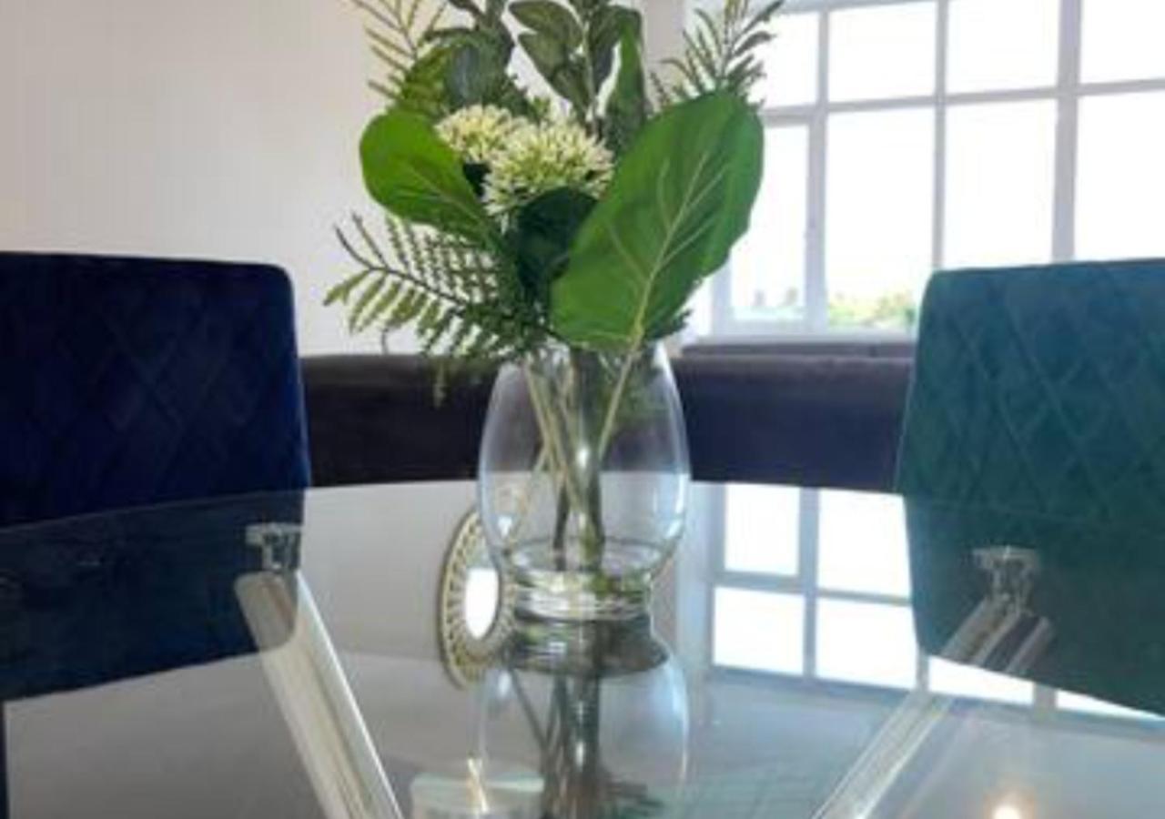 2 Bedroom Apartment - Flitwick - Contractor Friendly - Tourist Ready - Full Kitchen - Wifi - Smart Tv - Sofa Bed - Free Parking - Ideal For Short Or Long Stays Экстерьер фото