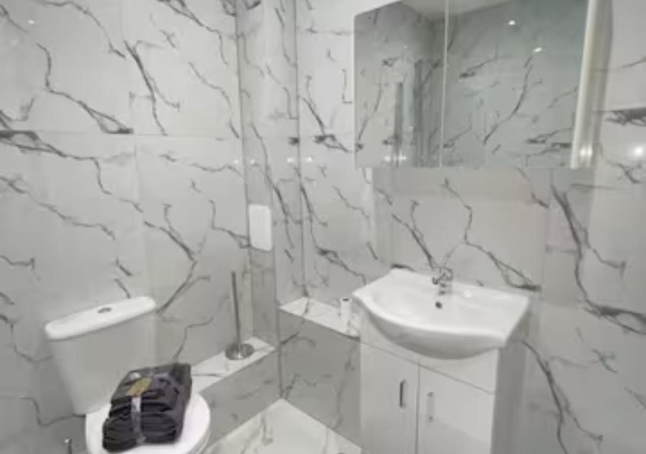 2 Bedroom Apartment - Flitwick - Contractor Friendly - Tourist Ready - Full Kitchen - Wifi - Smart Tv - Sofa Bed - Free Parking - Ideal For Short Or Long Stays Экстерьер фото