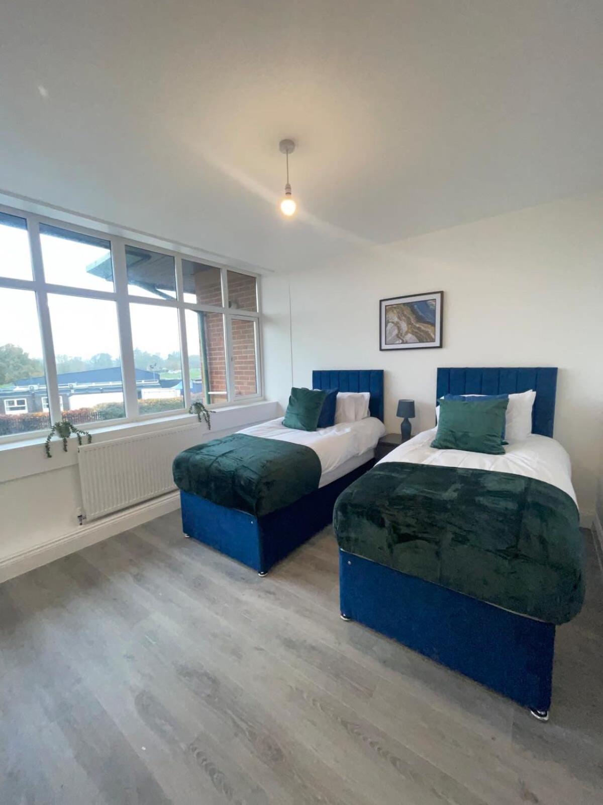 2 Bedroom Apartment - Flitwick - Contractor Friendly - Tourist Ready - Full Kitchen - Wifi - Smart Tv - Sofa Bed - Free Parking - Ideal For Short Or Long Stays Экстерьер фото